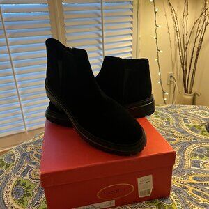 Vaneli Sporty Black Suede Boots size is 10 Narrow